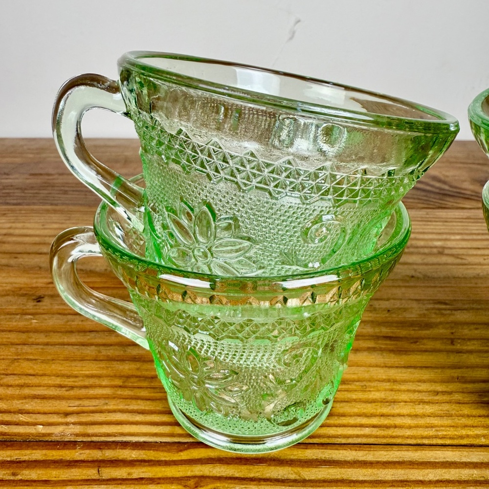 Vintage Indiana Glass Green Depression Cups | Sandwich Pattern | Set of 4 - Picture 14 of 16